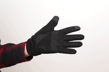 防滑触控保暖亲肤的手套,戴着它玩手机没有阻碍,手伸进去特暖和