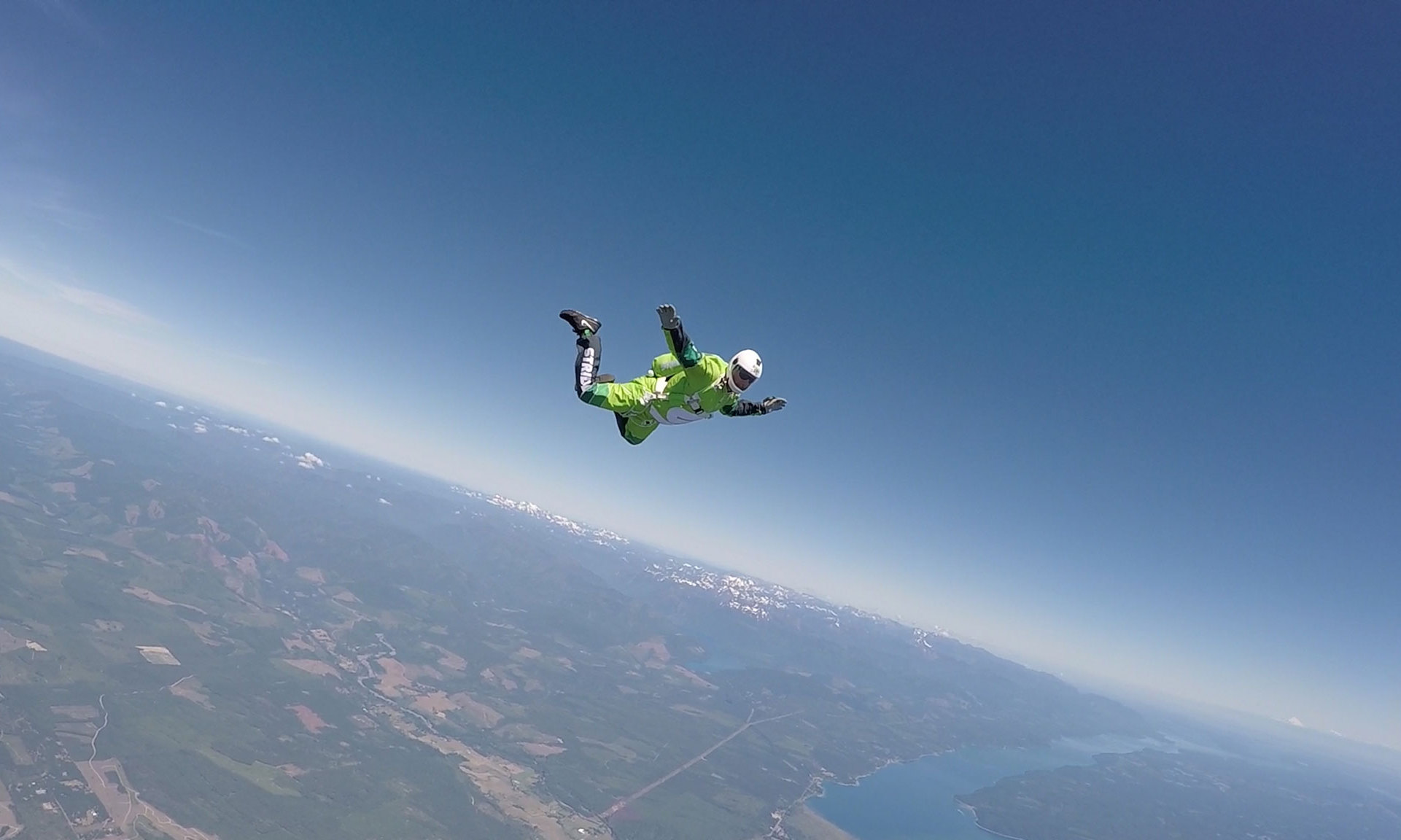 7600 米无保护跳伞背后的秘密,这个浑身是胆