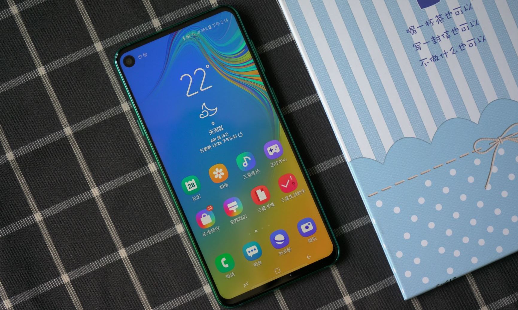 三星A8s评测:除了黑瞳全视屏,它的亮点还有不