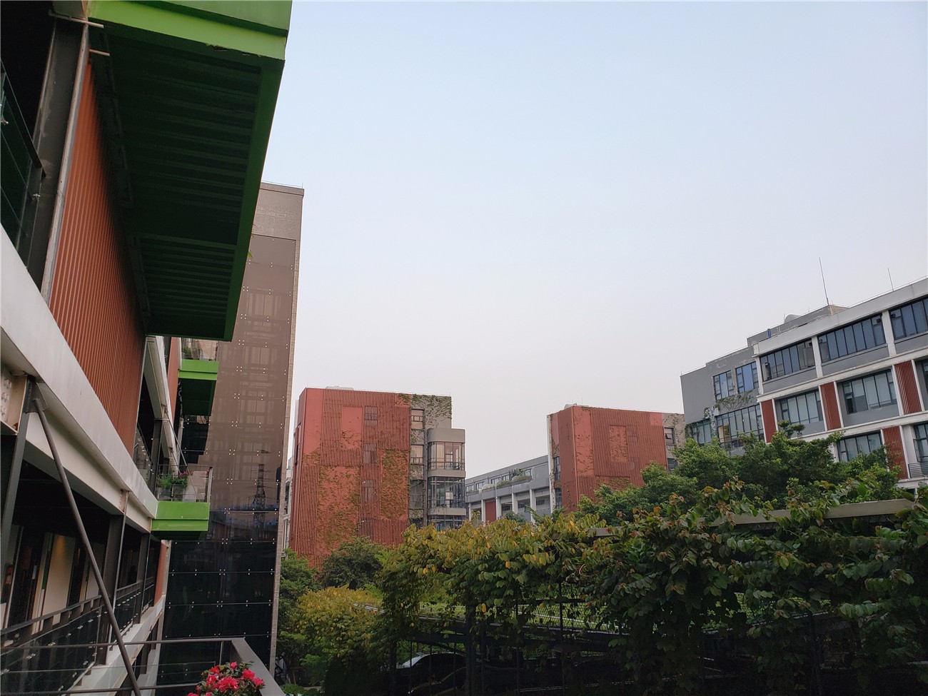 拍照差异:弱光成像效果,三星S9+碾压iPhone X