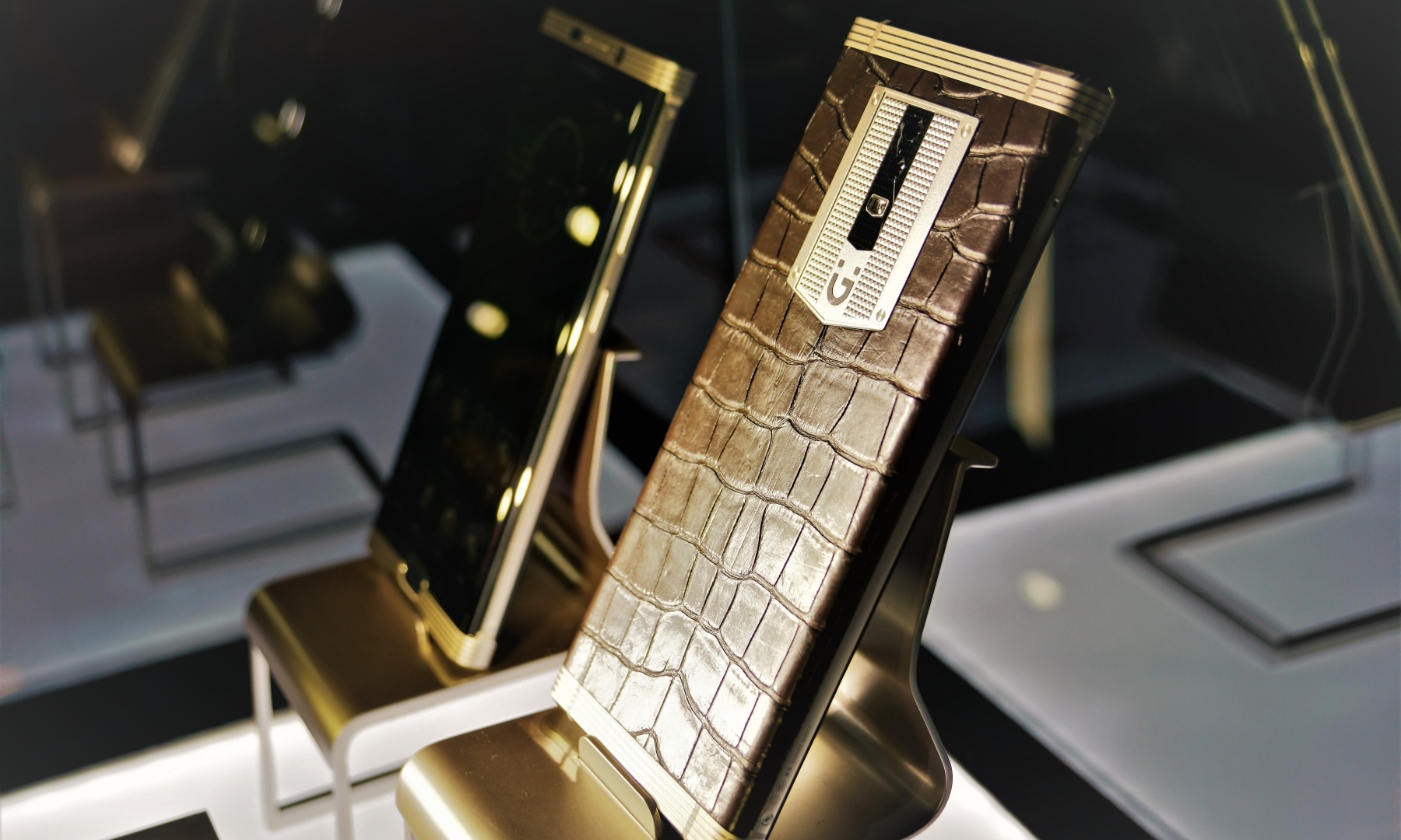 售价要疯!疑似金立M2018曝光:全面屏、双摄、