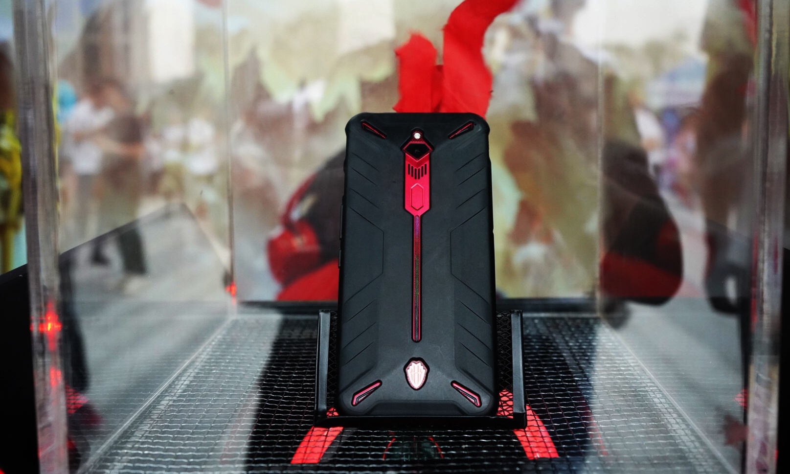 炫酷！努比亚红魔3真机曝光：“钻石”造型摄像头+RGB灯条- 雷科技