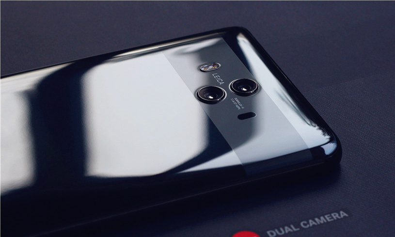 苹果颤抖!华为Mate 20再次曝光:结构光+屏幕指