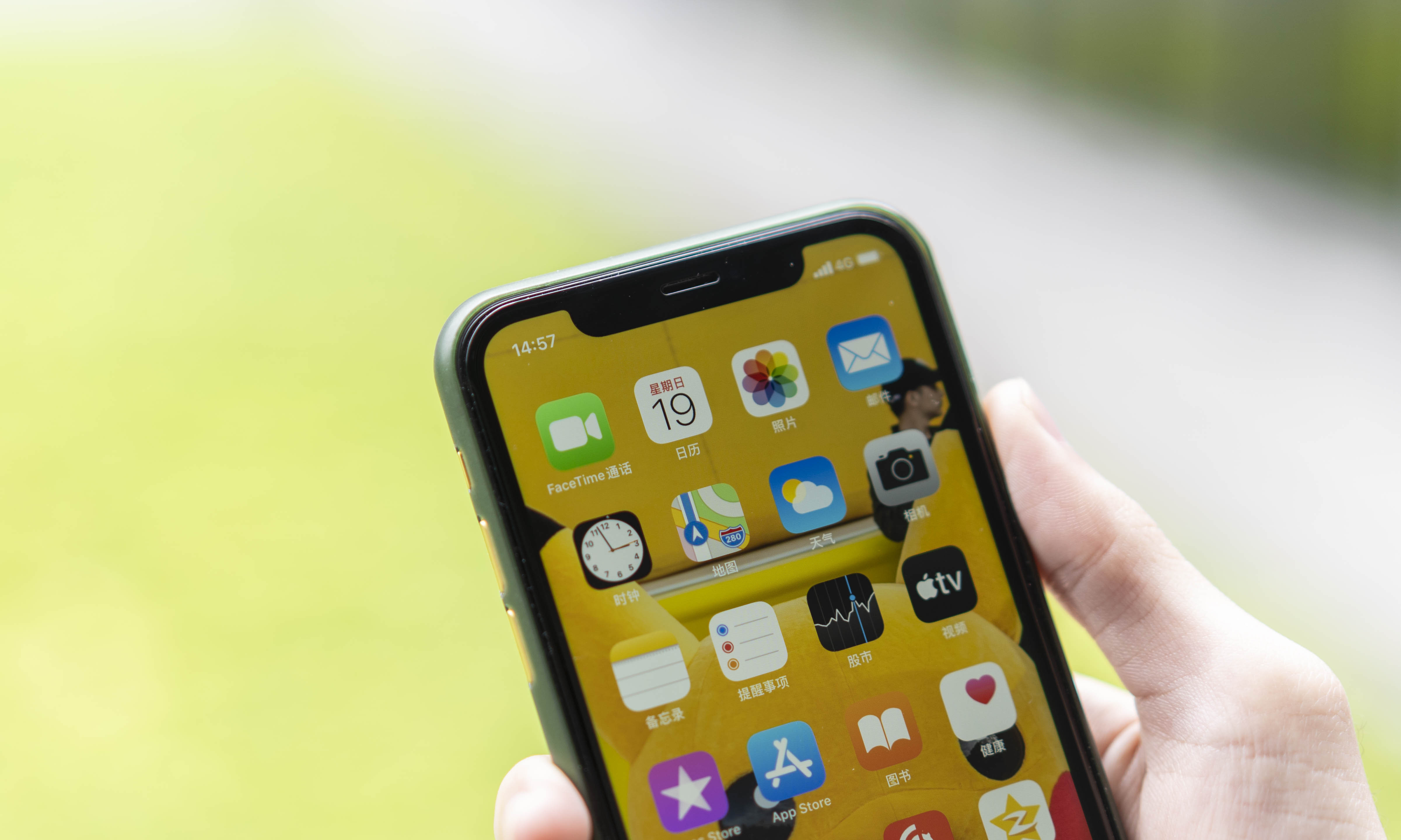 iPhone刘海,iphone刘海屏隐藏 iphone 12大改进,"刘海"被干掉?劝你别高兴太早