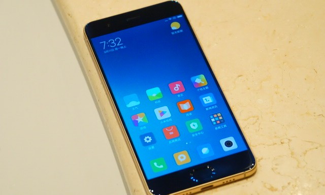 帅!小米Note3真机图赏:极窄边框+四曲面玻璃 -