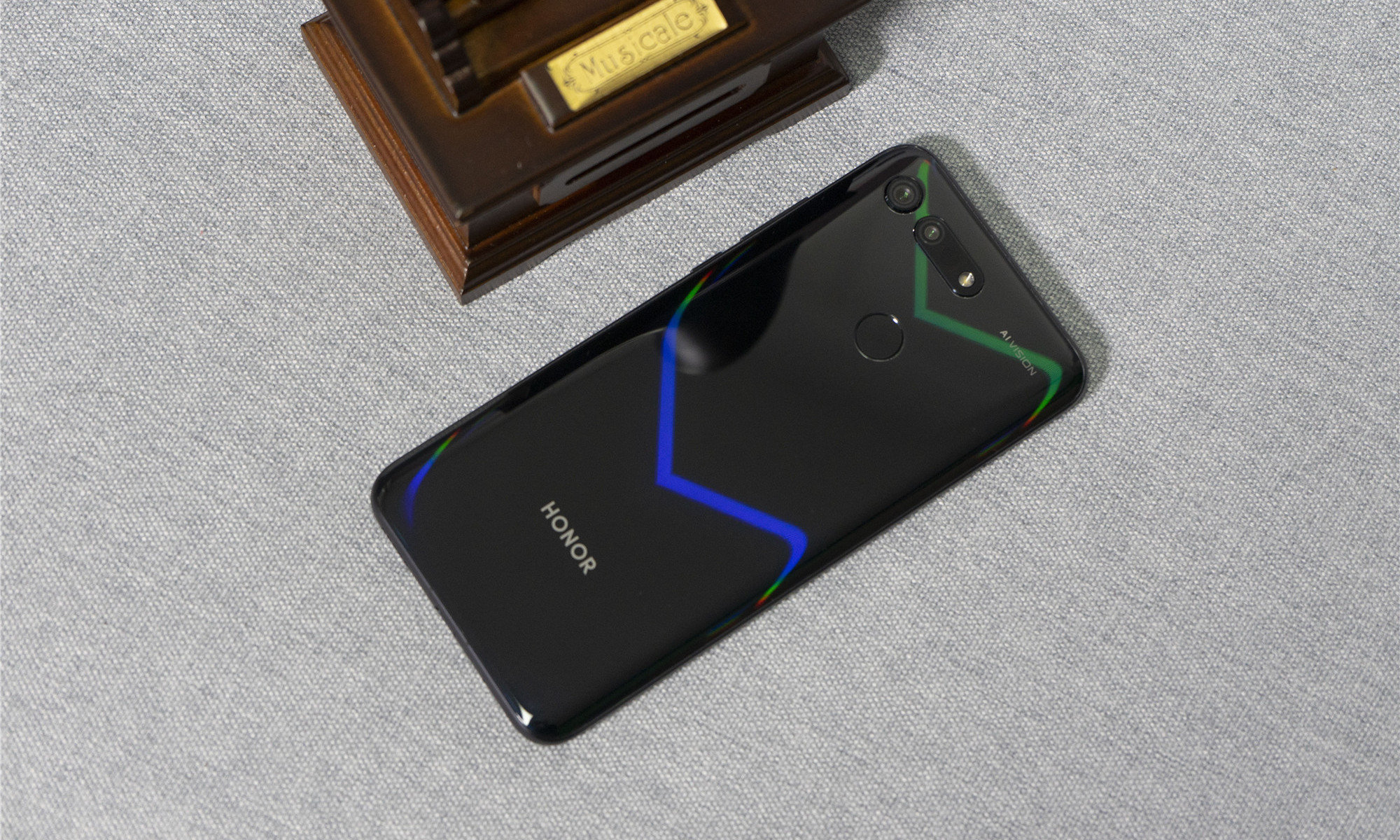 荣耀V20评测:既是2018最强机,也是2019第一台