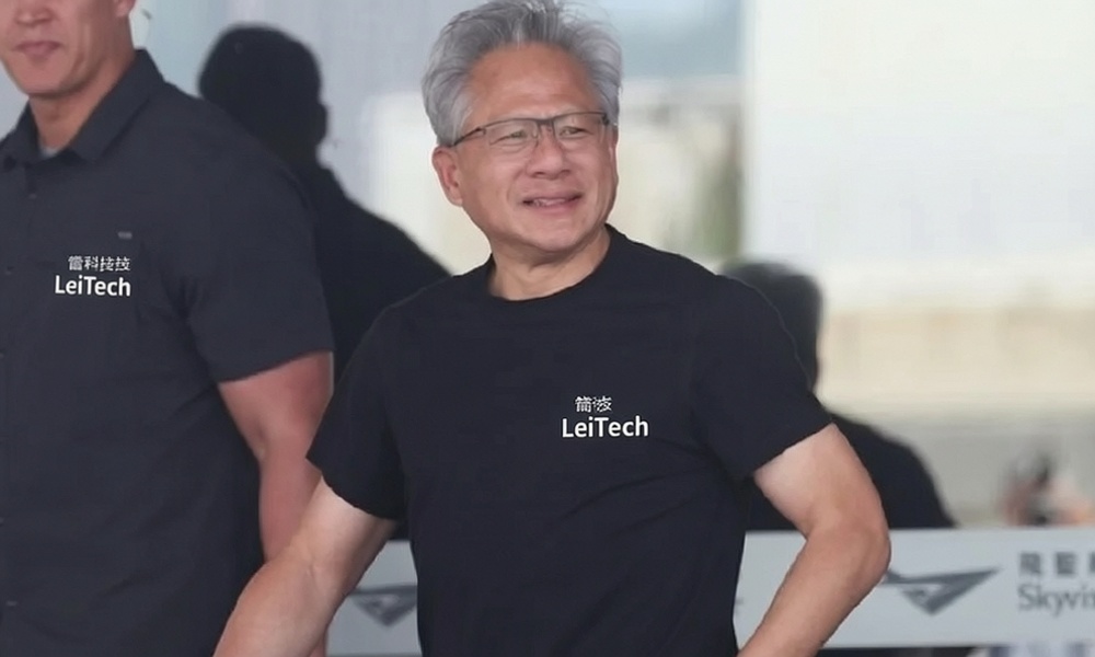 Full‑scale top‑secret visit! Jensen Huang’s private jet spotted in Taipei, two‑hour trip sparks heated industry discussion