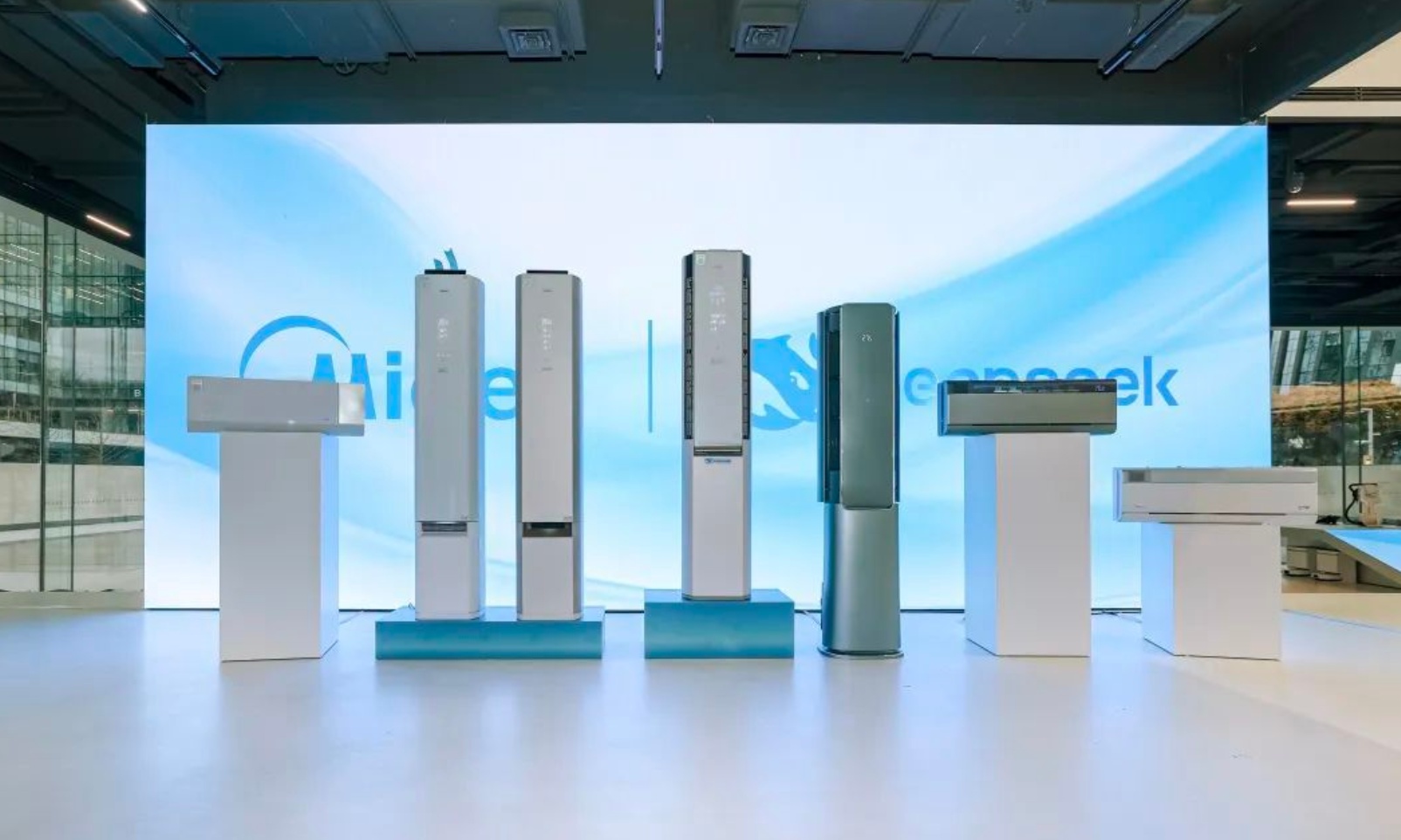 小米将空调市场卷惨了!美的们一边打价格战,一边反价格战