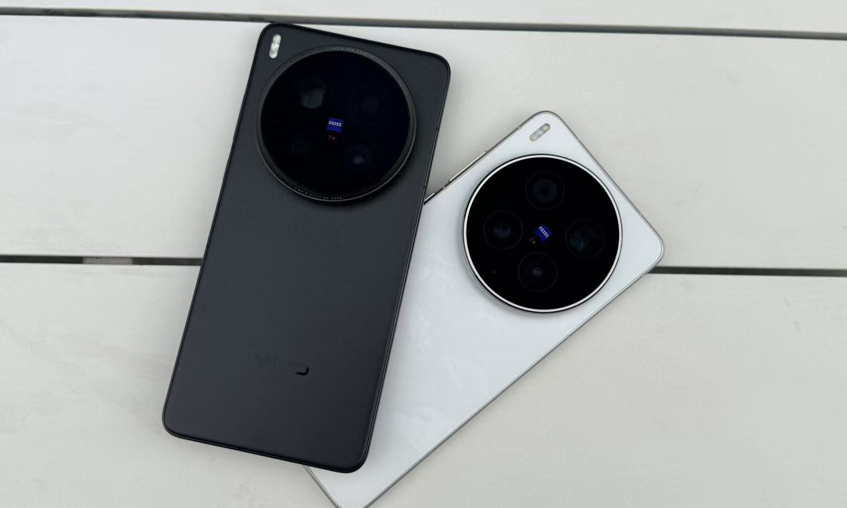 X300 Ultra影像「开倒车」？实测：两代旗舰同场PK，体验居然没区别