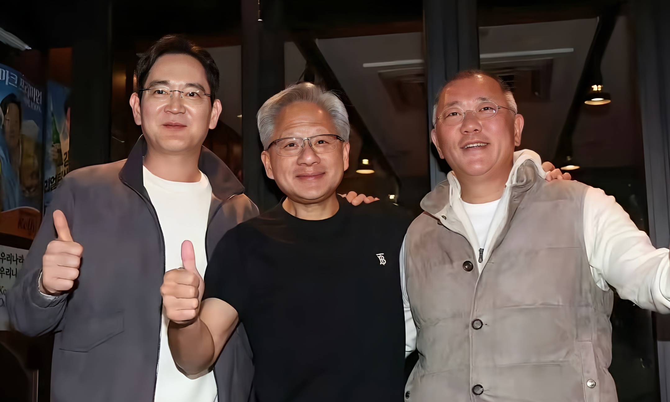 三星李在镕与黄仁勋同台亮相！幽默调侃：iPhone手机太多了