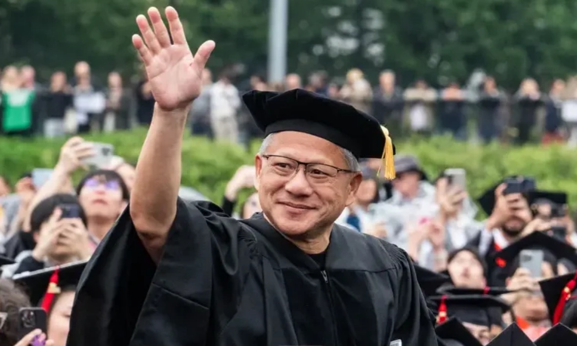 大佬入局！黄仁勋受聘清华顾问，与库克、马斯克并肩同行