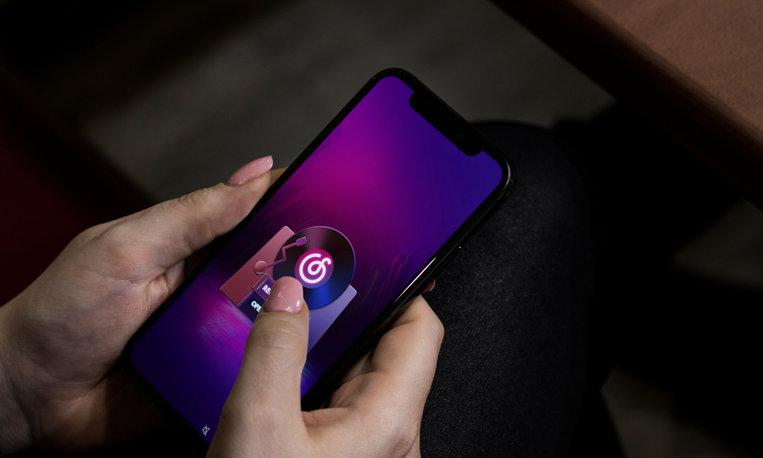 音乐软件“看广告免费听歌”：层层压力下的无奈之举