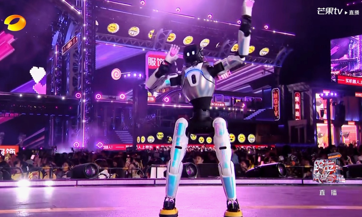 能文能武！智元机器人天团与王心凌王鹤棣同台炸场跨晚