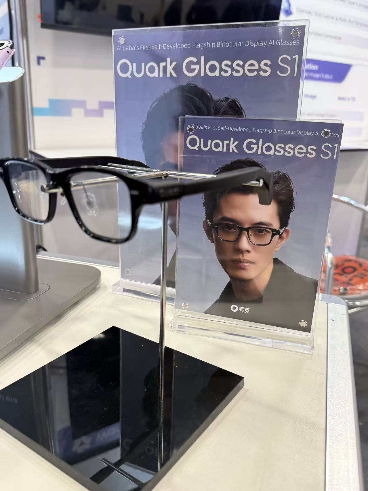 终于上桌吃饭！AI眼镜分野于CES：独立重要智能体更重要(图8)