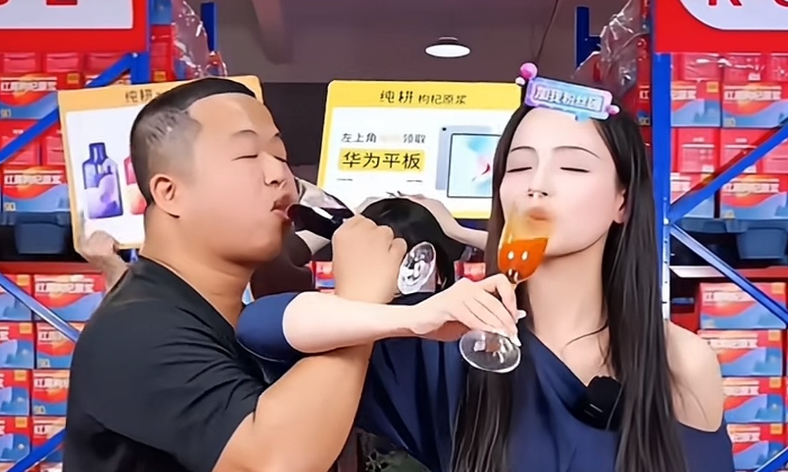 打脸来得太快！年入9位数的蓝战非，如今蹲直播间卖枸杞汁