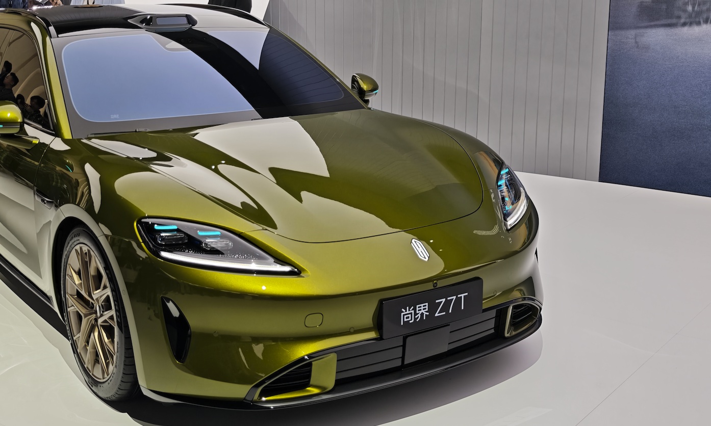 鸿蒙智行再发双车：直面小米、特斯拉，年轻化市场竞争再升级