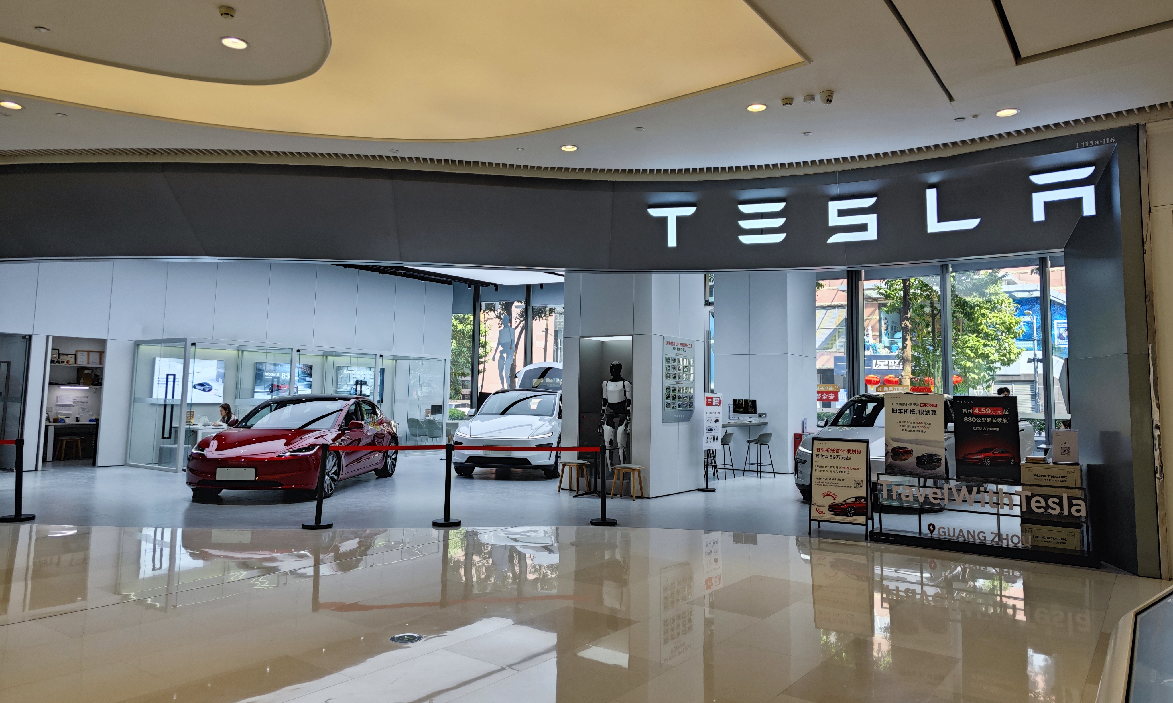 探访「蔚小理」线下门店：7年低息狂欢之下，门店客流量反而「原地踏步」？