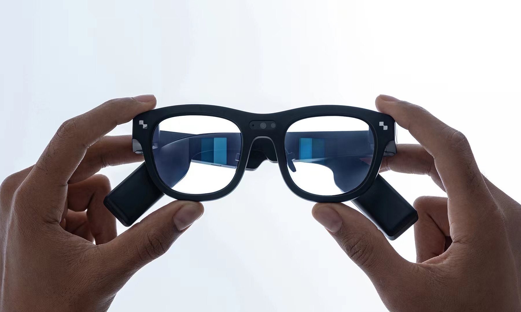 有点强!雷鸟消费级AR亮相CES:高通旗舰芯加持,实用性拉满