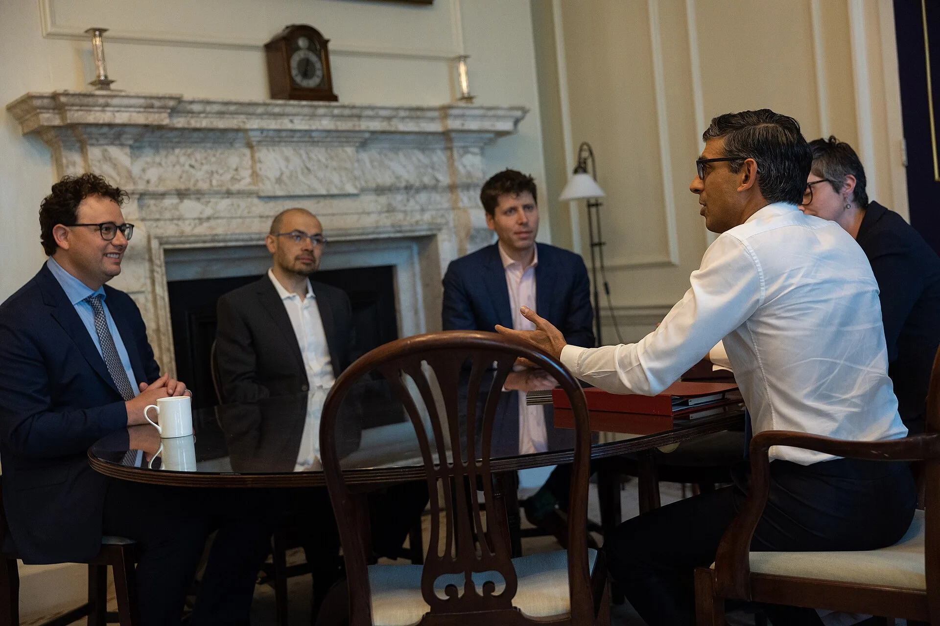 The_Prime_Minister_meets_with_AI_developers__52922227897.jpg