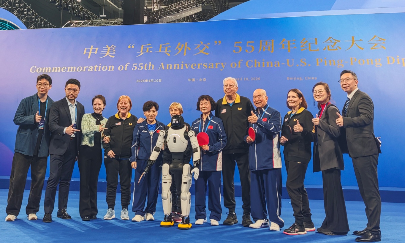 智元机器人亮相中美乒乓外交大会，展现中国智能硬实力