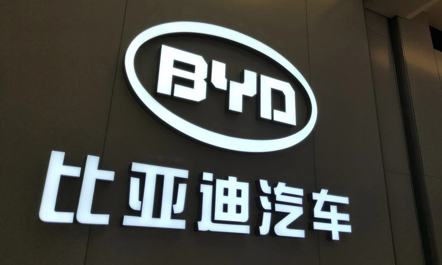 300万天价索赔！比亚迪重拳出击，网友：这次我站比亚迪