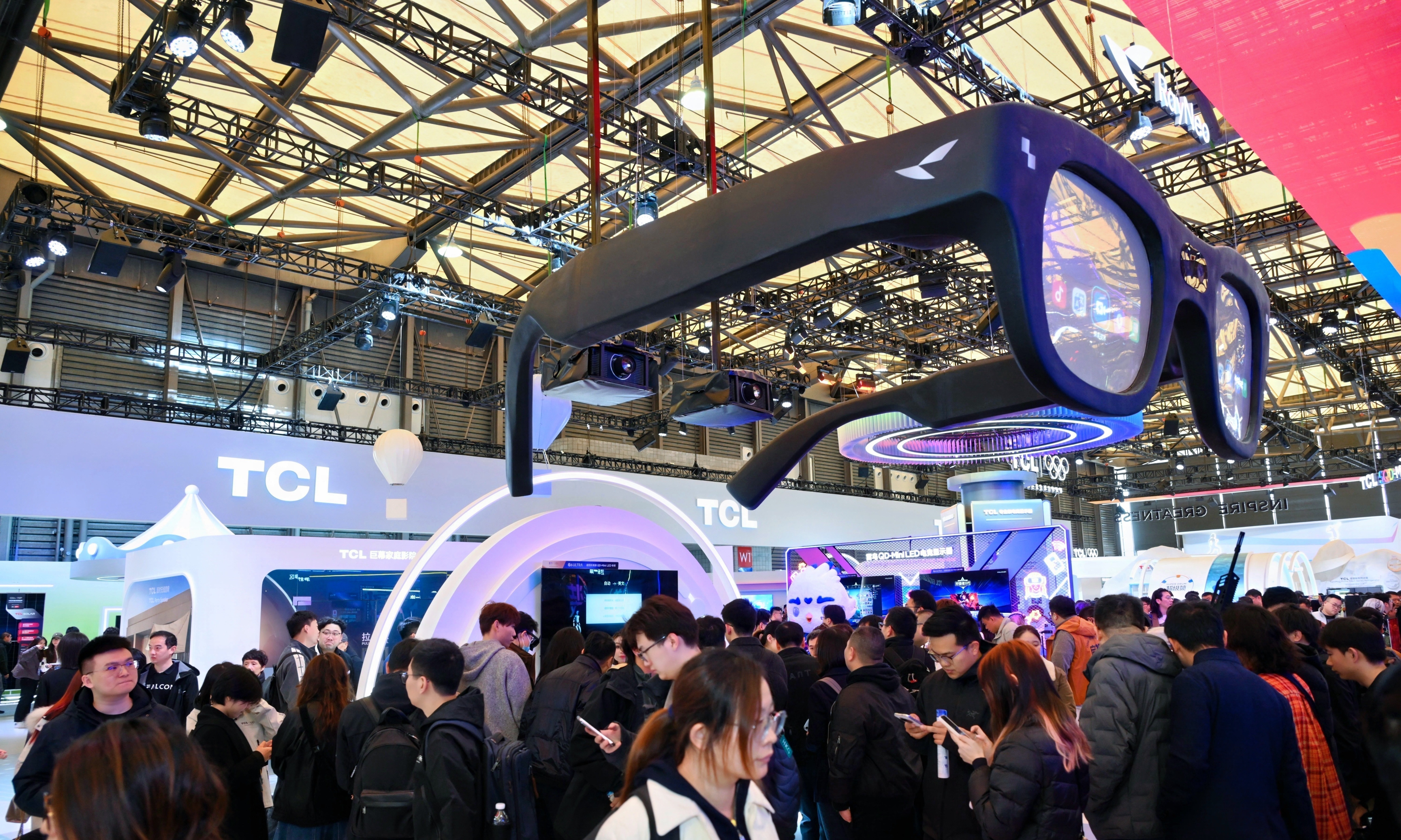 本地生活变天！雷鸟AWE联手高德，AR眼镜成下一代「饭票」