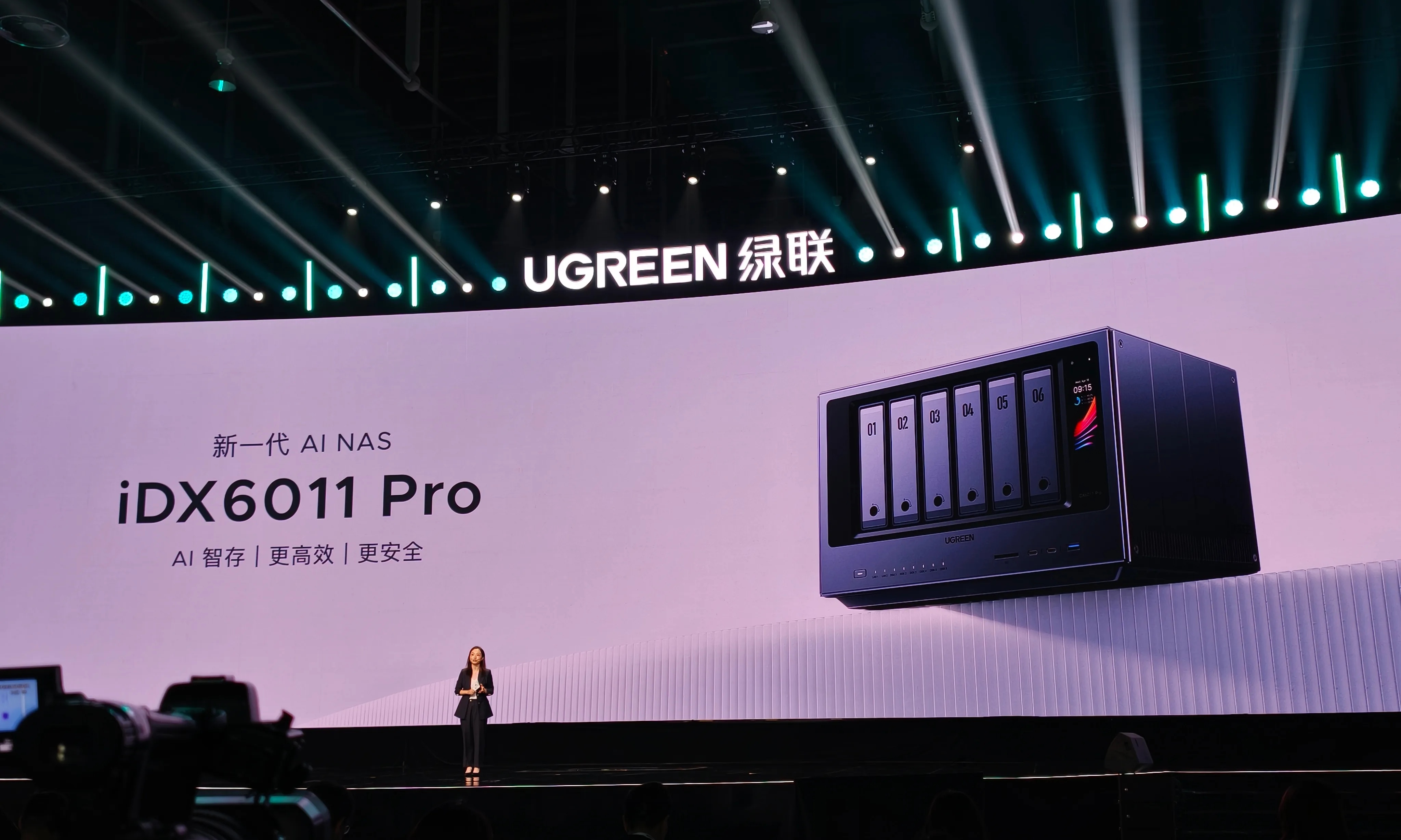 15999元！绿联发布旗舰AI NAS，AI Agent等来「新家」