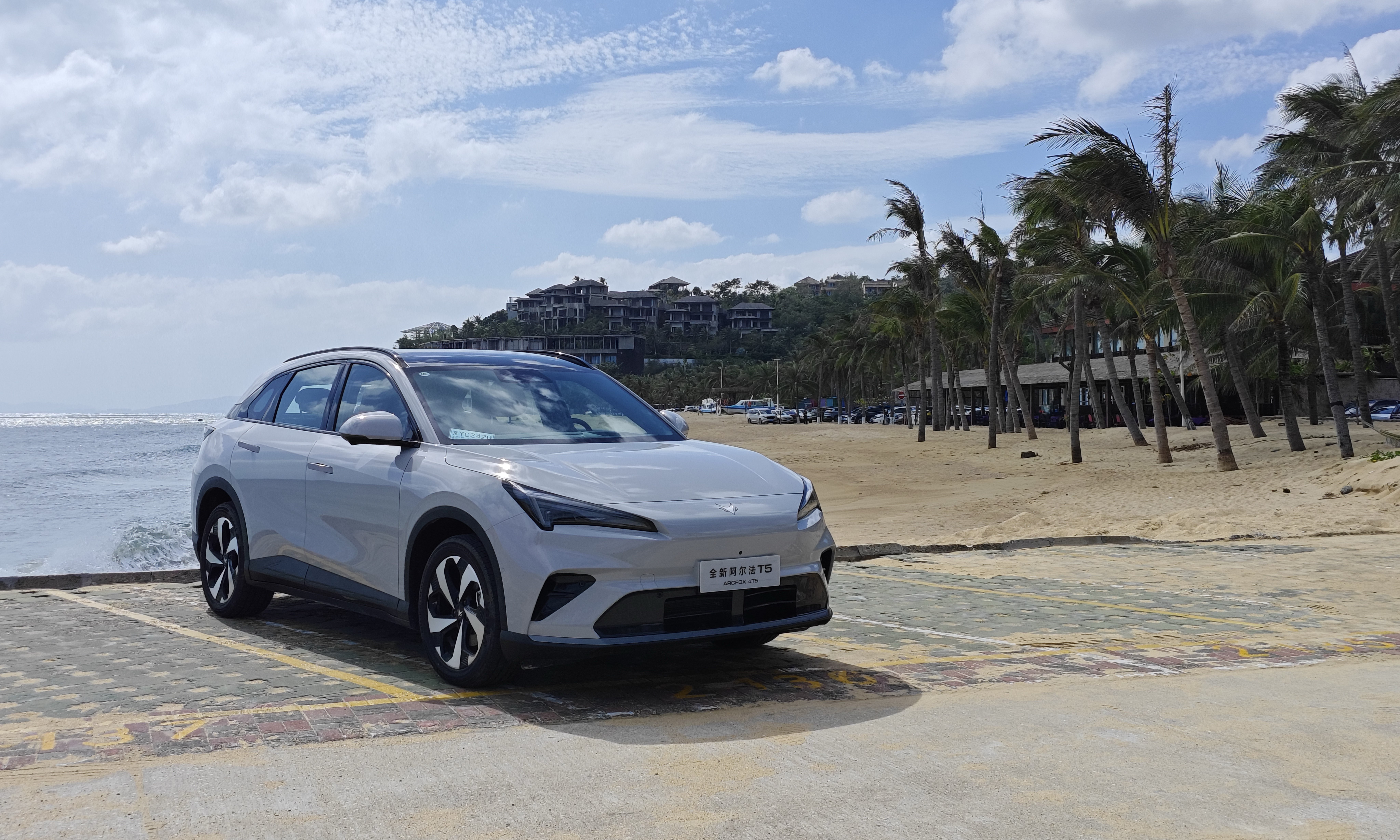 三亚试驾极狐阿尔法T5：卓驭加持，15万以内最好用的辅助驾驶？