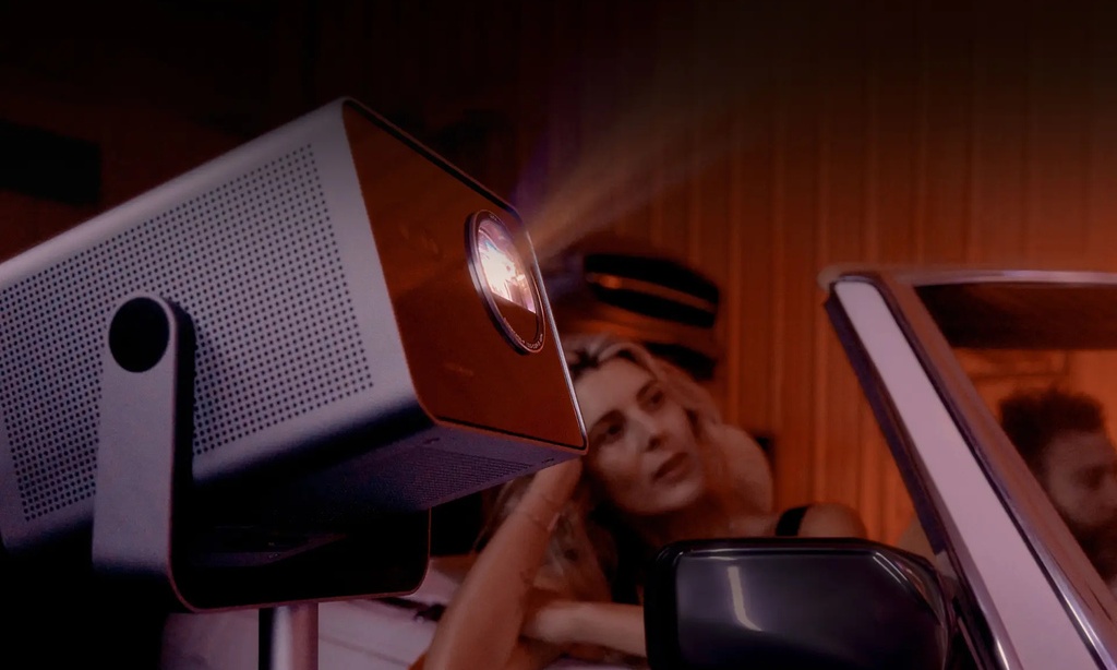 投影仪销量暴跌：电视降价、短剧兴起，昔日「家庭影院」今成鸡肋？