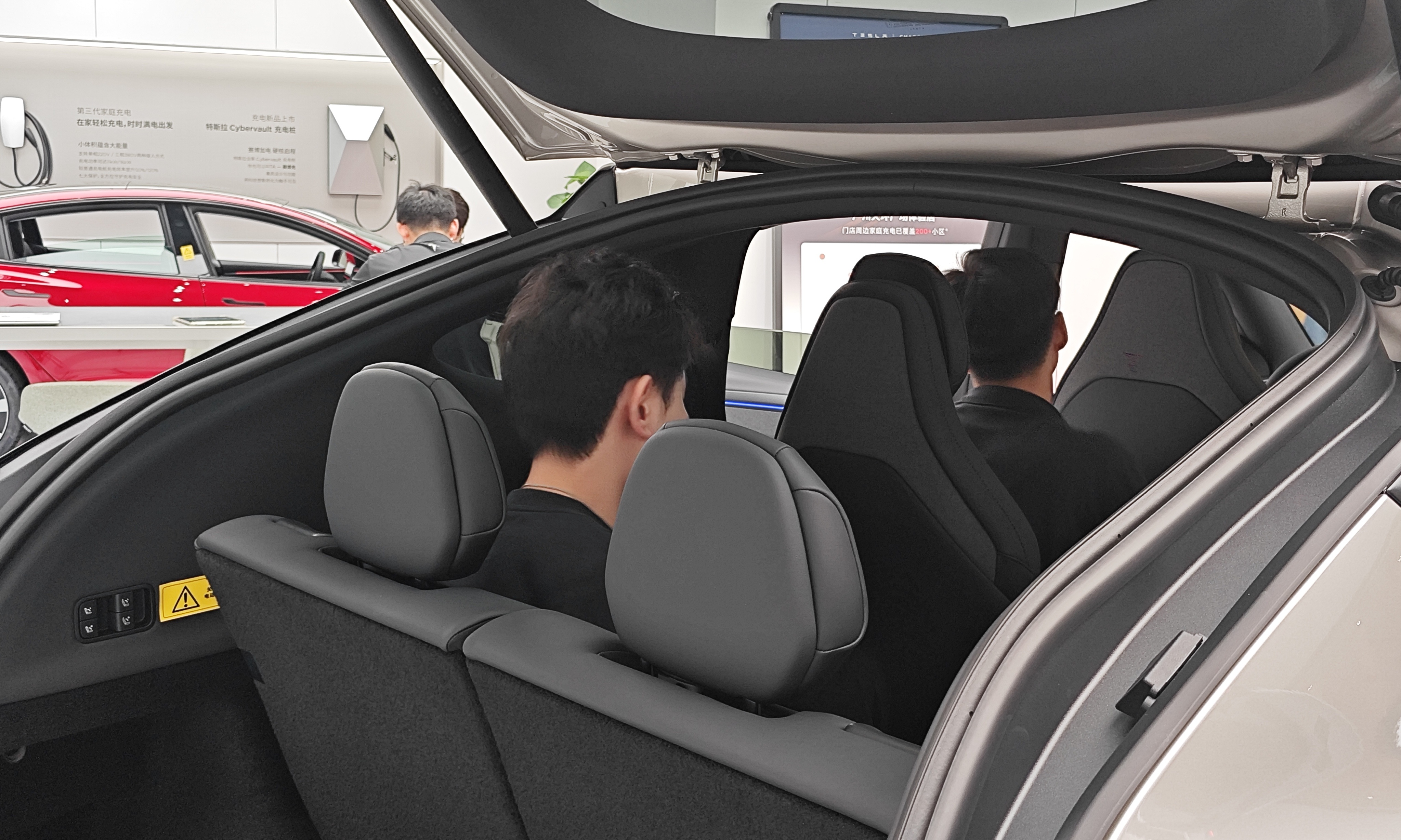 33.9万！抢先体验特斯拉Model Y L：第三排难成卖点