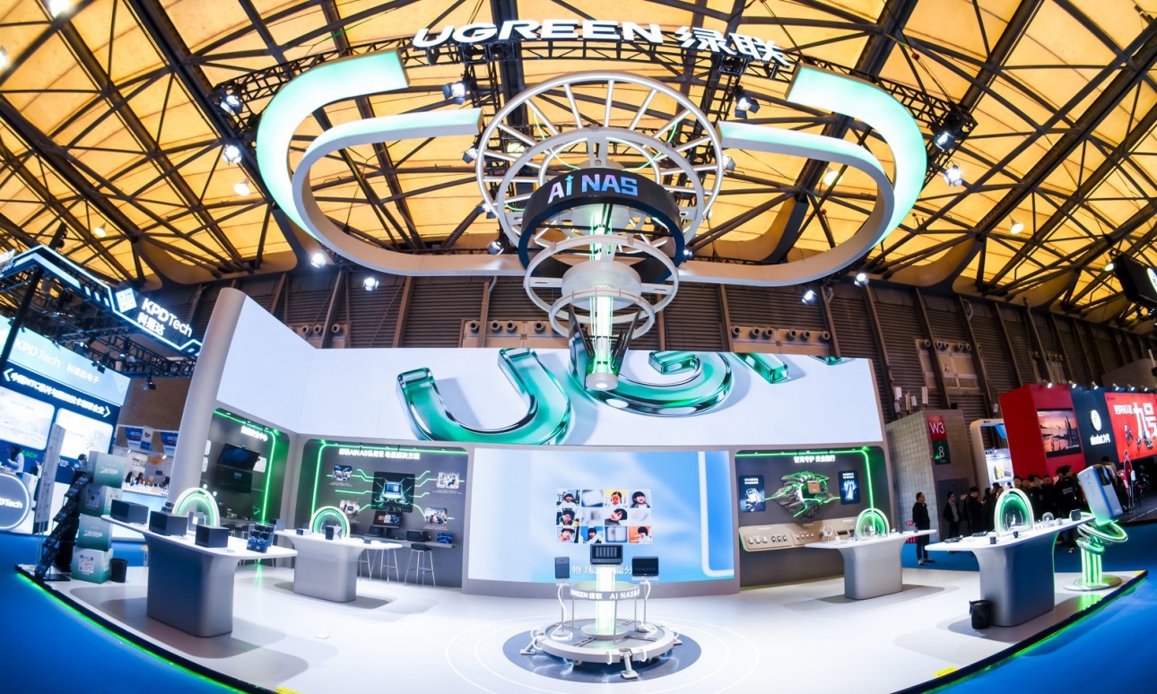 中国科技品牌绿联以「联接AI，智护未来」亮相AWE2026