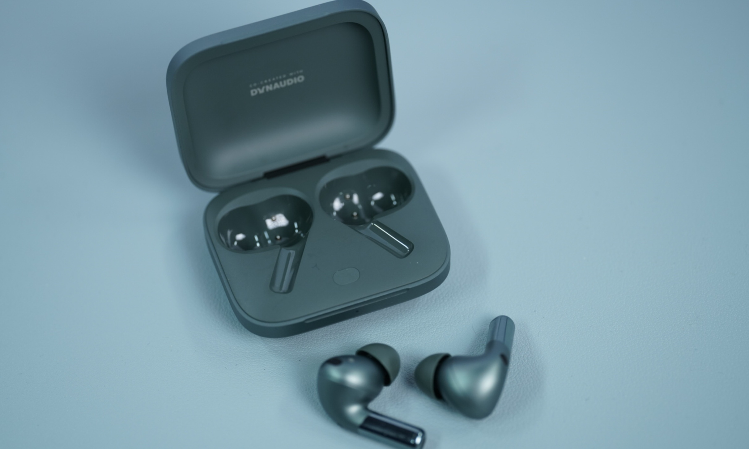 计算音频、LE Audio……2023是TWS耳机的变革之年