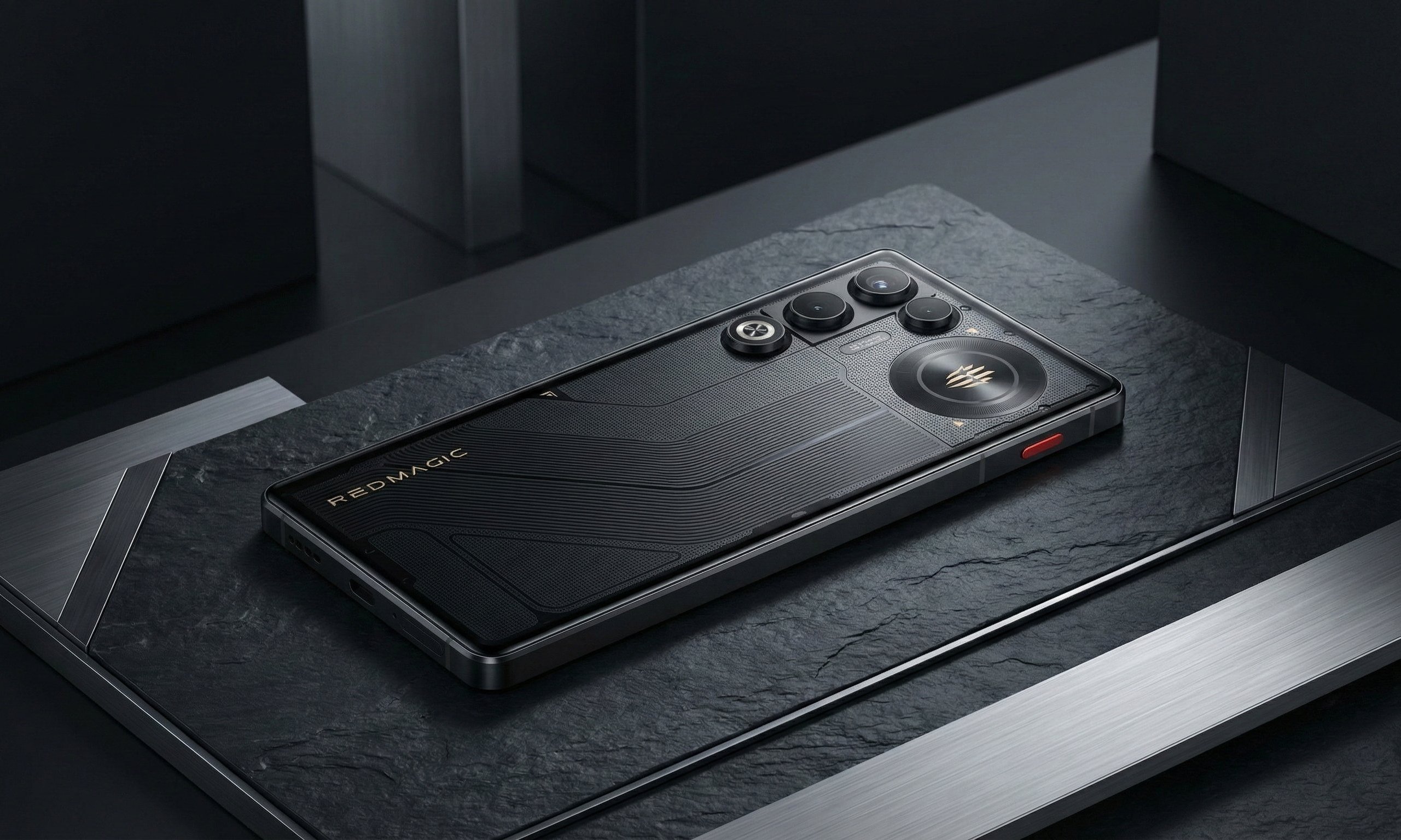 告别「半斤机」！红魔11 Air上手：超薄机身塞进风扇，手感真的绝了！