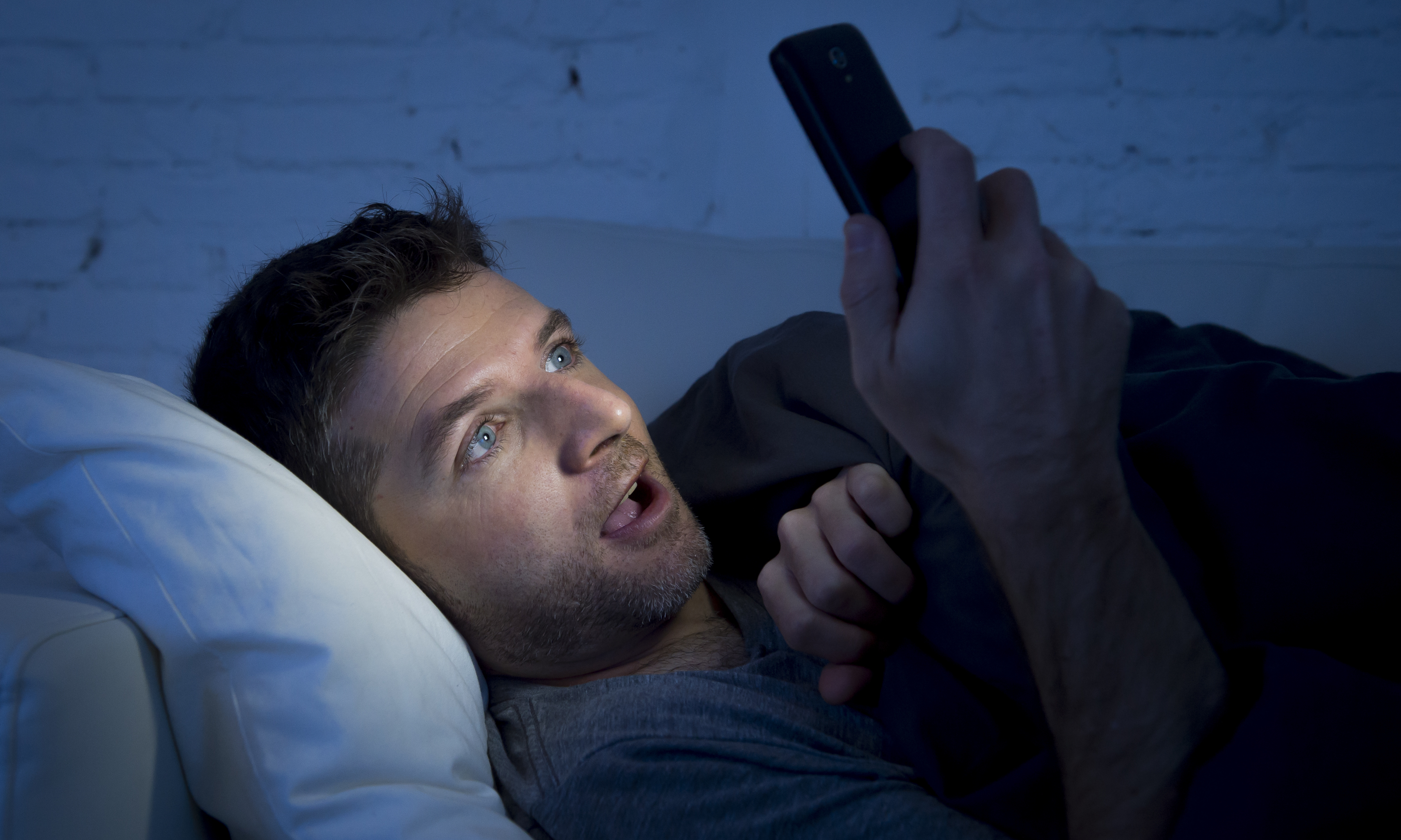 VR/AR直播正规化究竟谁说了算？