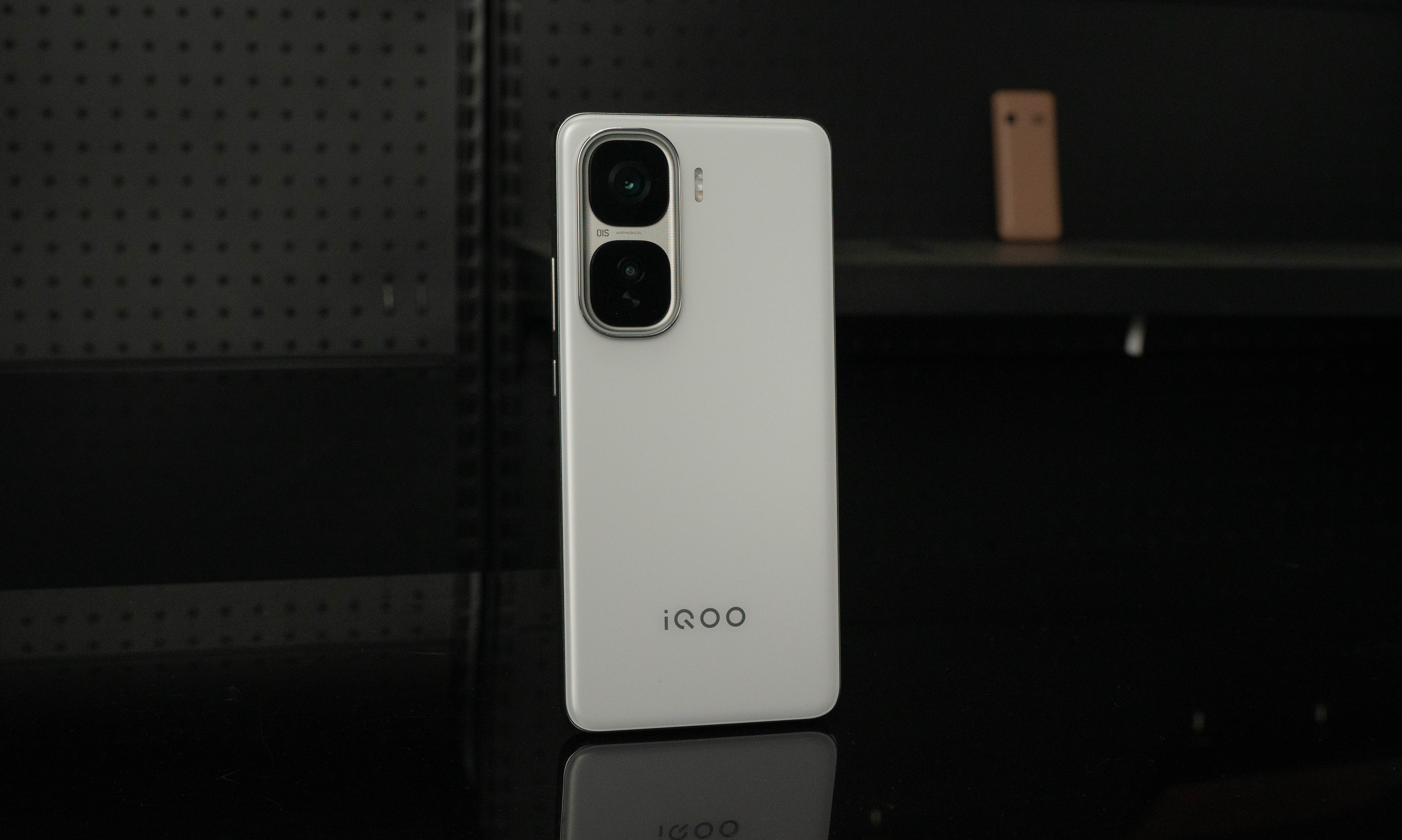 iQOO Neo10 Pro+体验：2K高刷+双芯，游戏党爽了