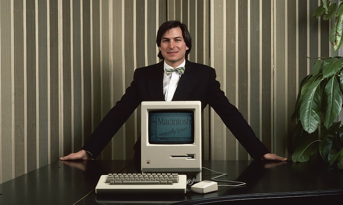 苹果50年启示录：立于三大科技浪潮之巅，AI时代会掉队吗？