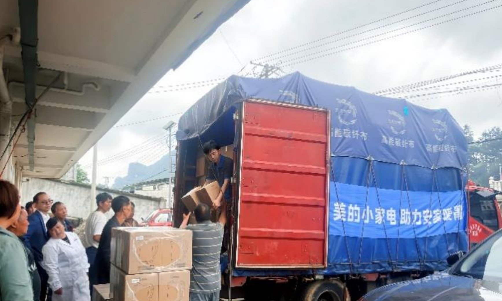 闻汛而动 暖心驰援|美的千里奔赴石门灾区 以民生守护助力灾后重建