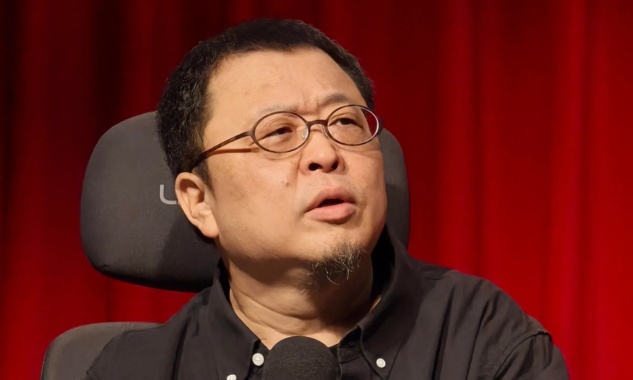 罗永浩罕见夸赞！荣耀Robot Phone：这玩意儿真抄不了