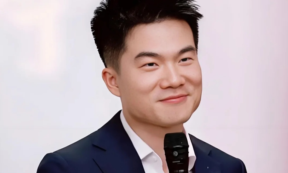 董宇辉新号没卖货却冲上榜首！3000万粉只是刚刚开始？