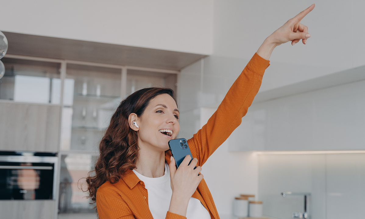 硬实力还是伪需求?配显示屏的AirPods要来了!