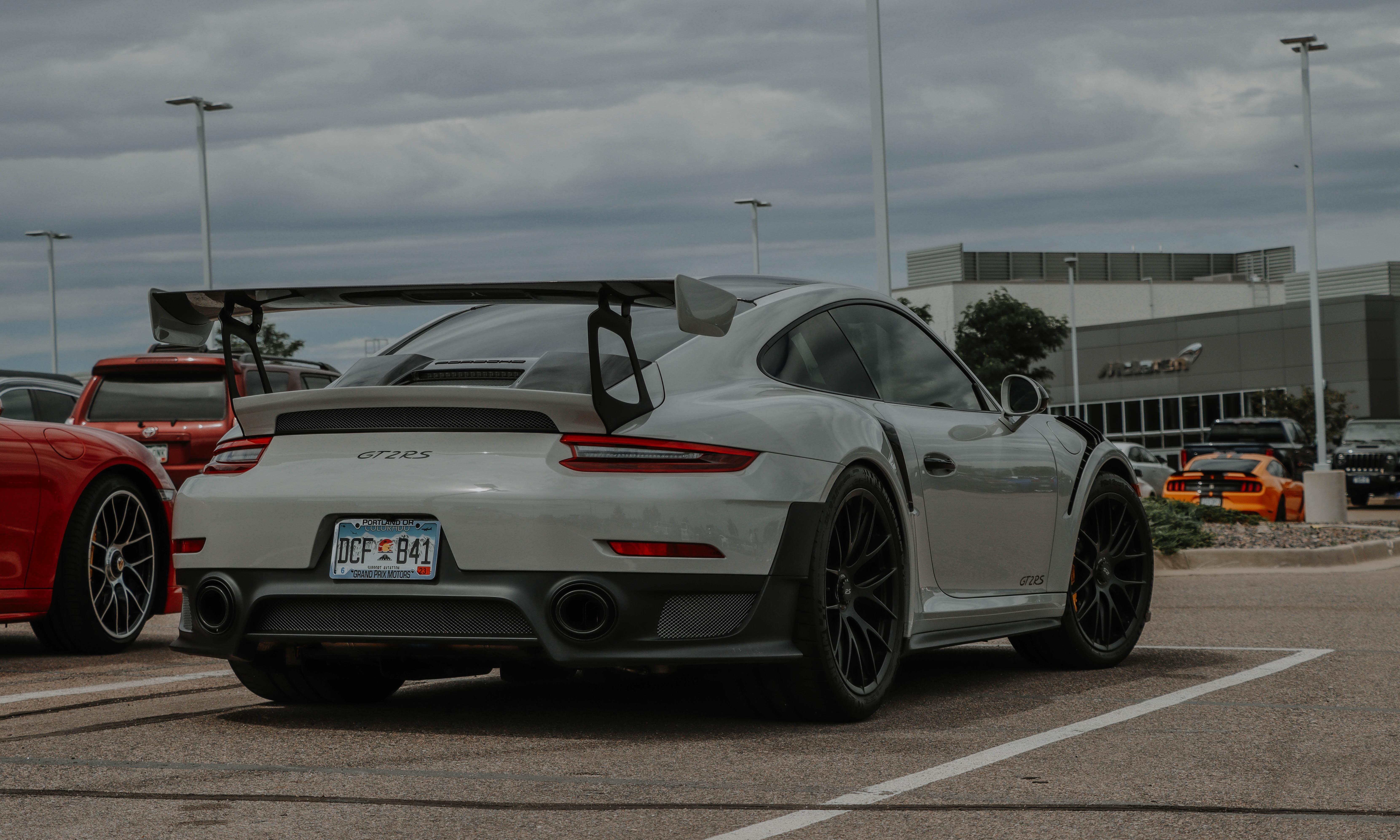 这下尴尬了！网友晒豪车订单被平台打假：逃不过AI的火眼金睛