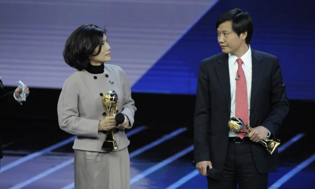 董明珠杀疯了！营收下滑仍砸55亿分红，雷军躺着也中枪？