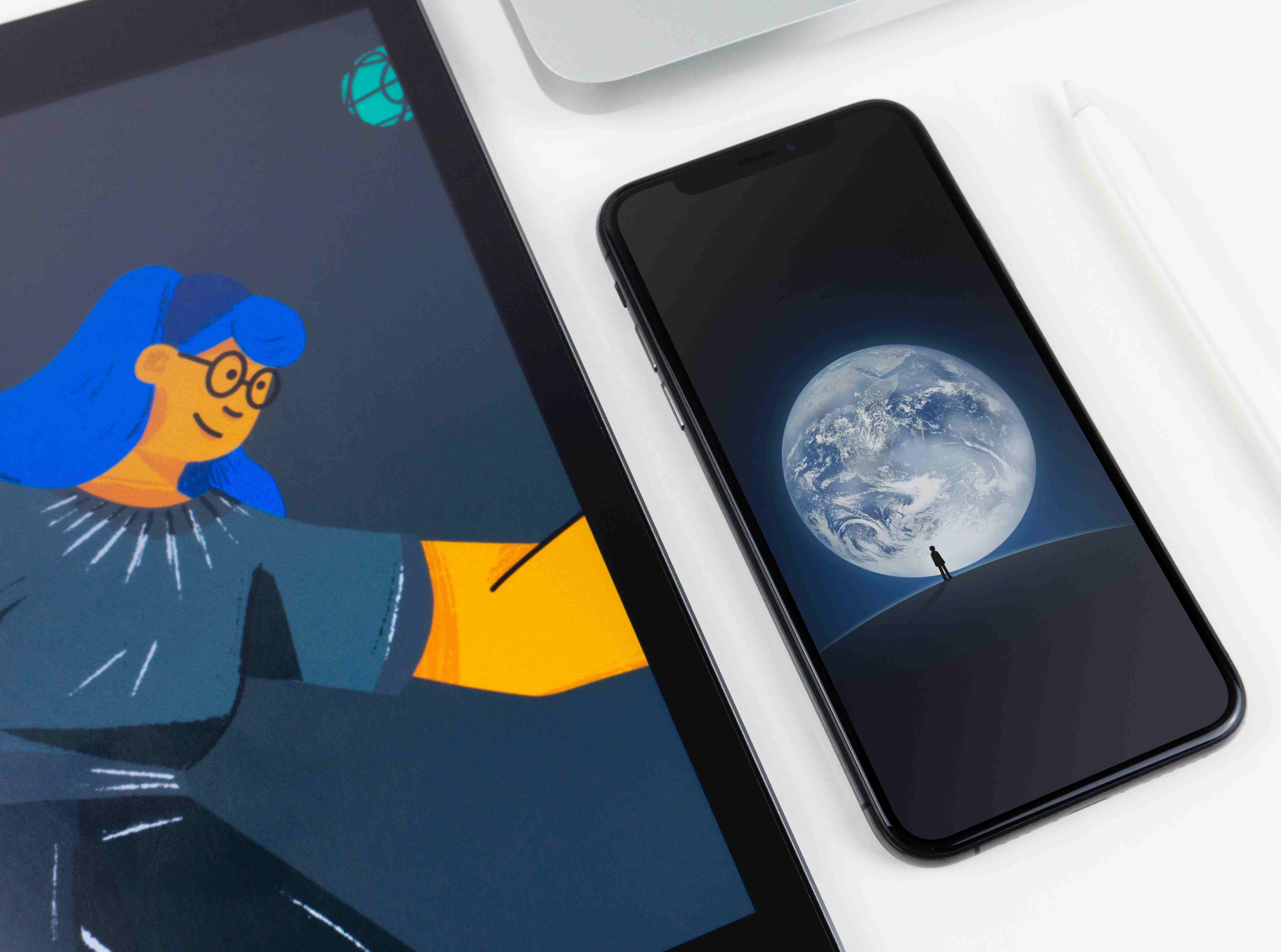 Closeup of iPhone X on desk-3.jpg