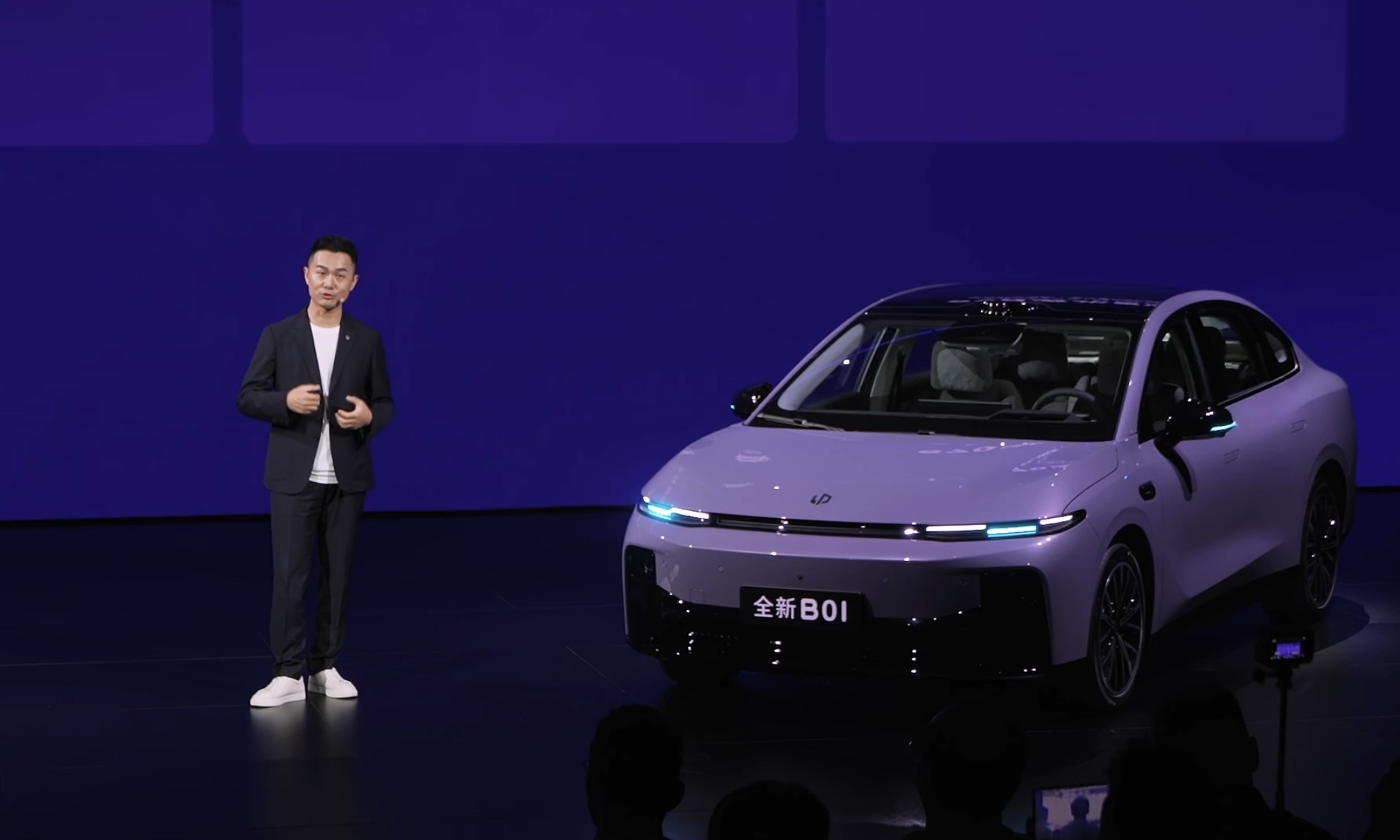 9.58万起！零跑B01/B10上市：800V+零重力座椅刷新10万级标准
