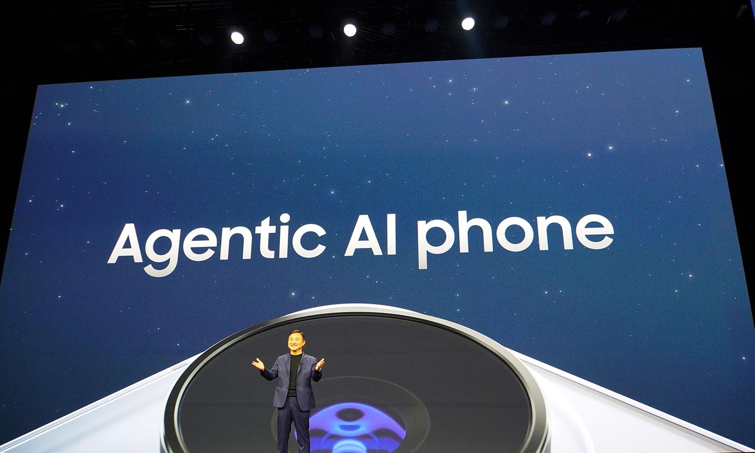 AI硬件官方分级公布！华米OV耀包揽手机L3，41款AI PC霸榜