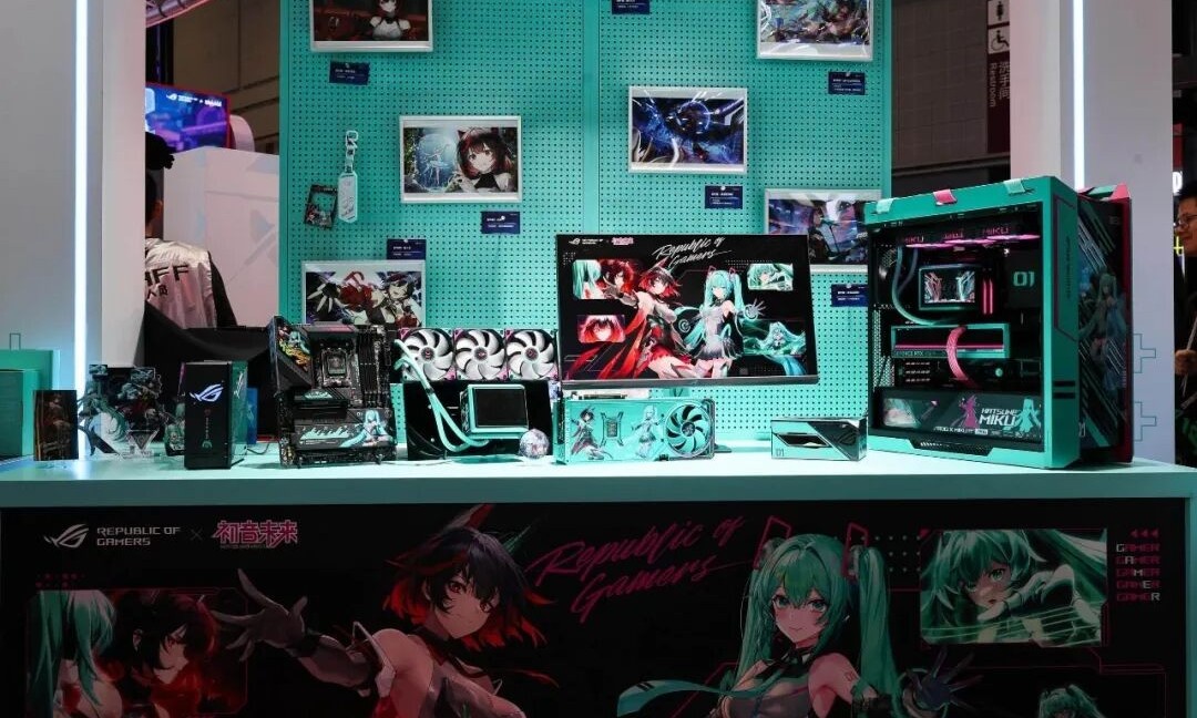 全线驾临 ROG×初音未来联名装备，终于登场