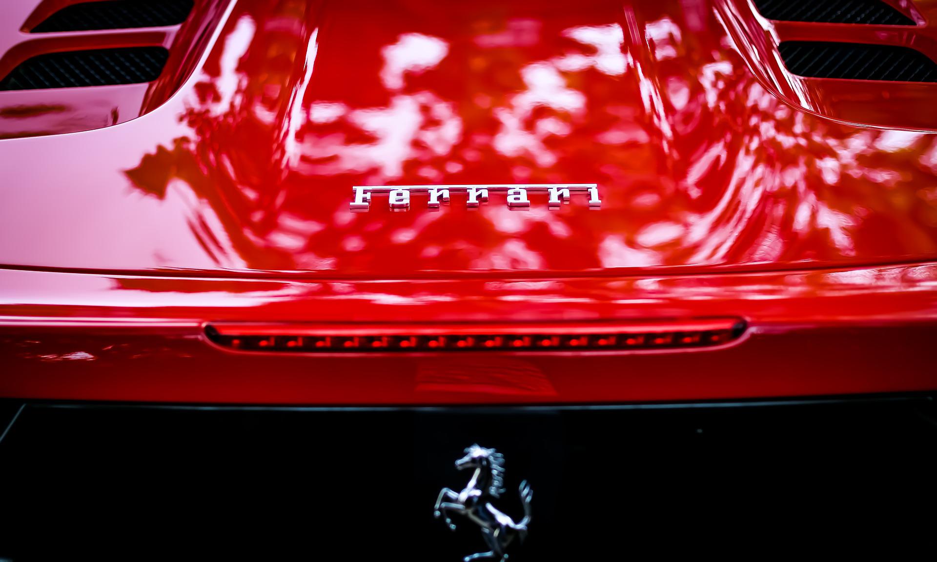 ferrari-458-3214162_1920.jpg