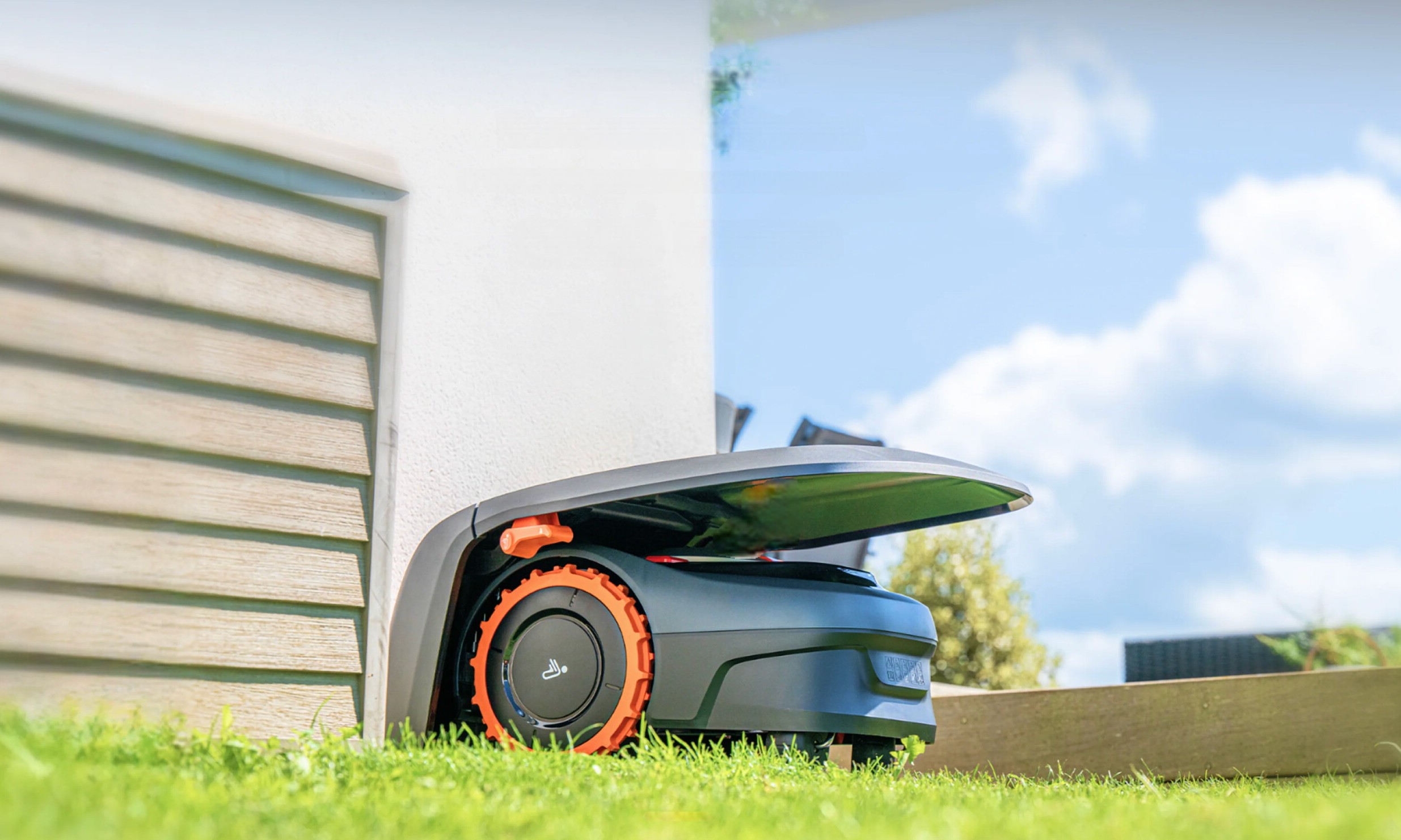 收割欧美后花园!中国智能清洁巨头盯上了“割草”新肥肉