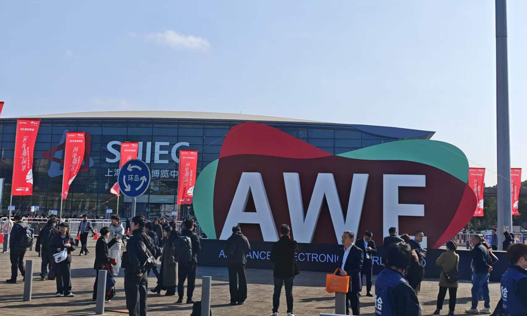 AI成物理外挂！AWE黑科技大盘点：外骨骼只是开胃菜