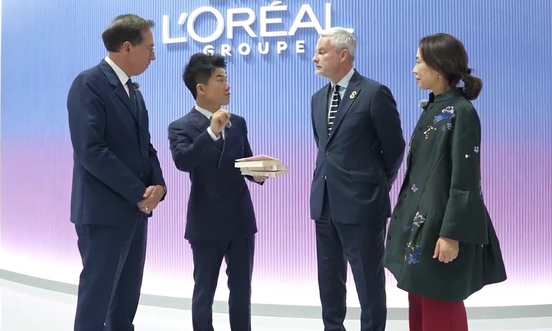 疯狂英语李阳批董宇辉英语差?纠错是幌子,卖课引流才是真